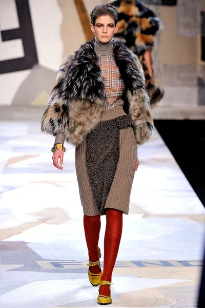 Look 9